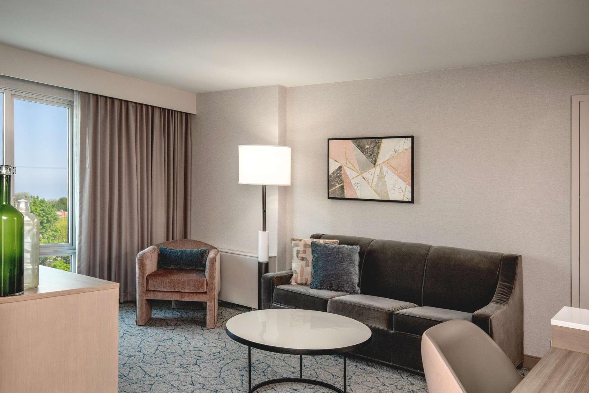 Doubletree By Hilton Hotel And Conference Center Chicago North Shore Skokie Exterior photo