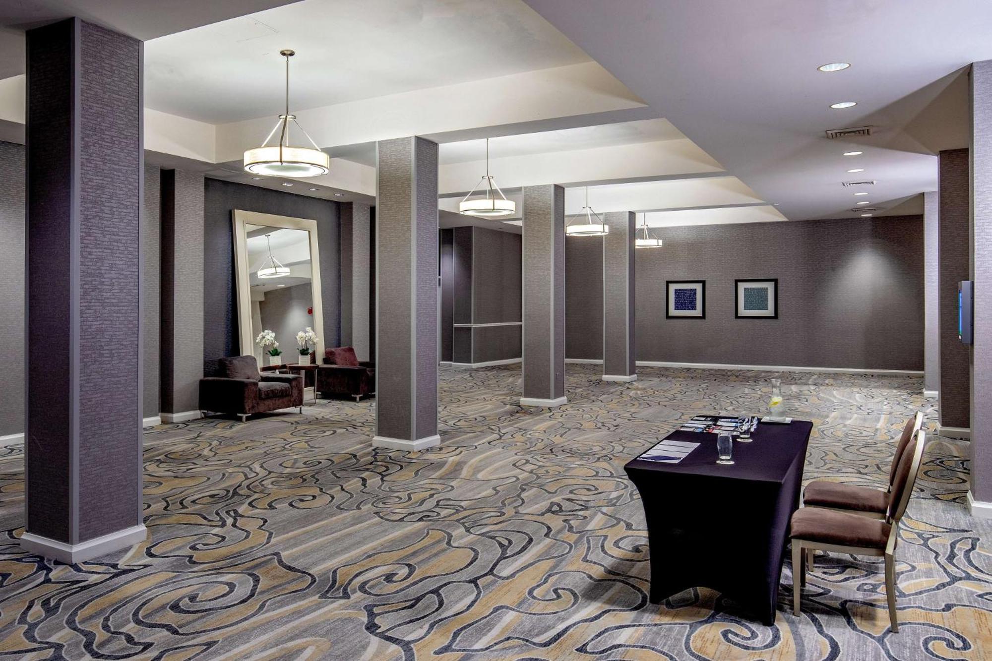 Doubletree By Hilton Hotel And Conference Center Chicago North Shore Skokie Exterior photo