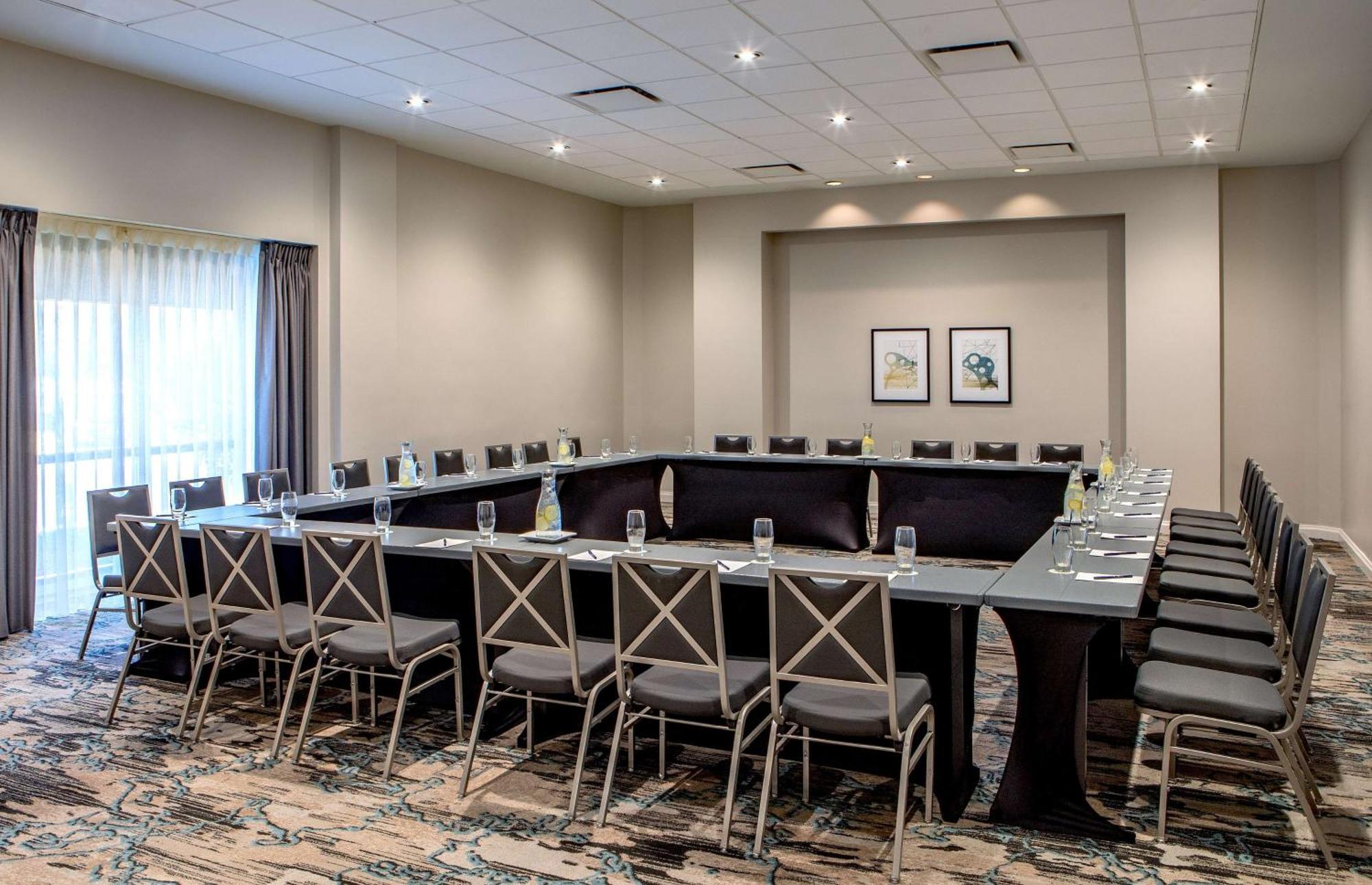 Doubletree By Hilton Hotel And Conference Center Chicago North Shore Skokie Exterior photo