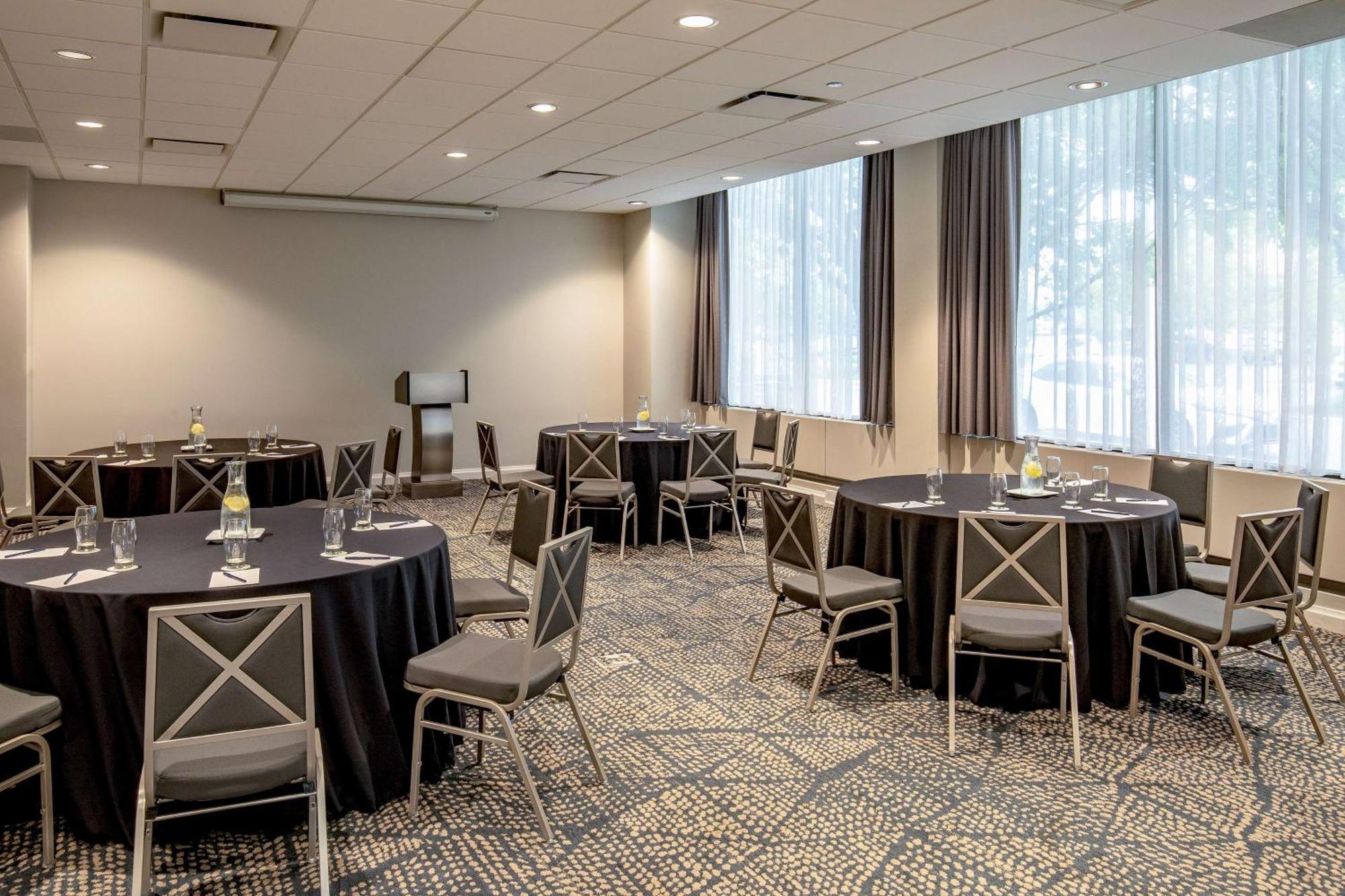 Doubletree By Hilton Hotel And Conference Center Chicago North Shore Skokie Exterior photo